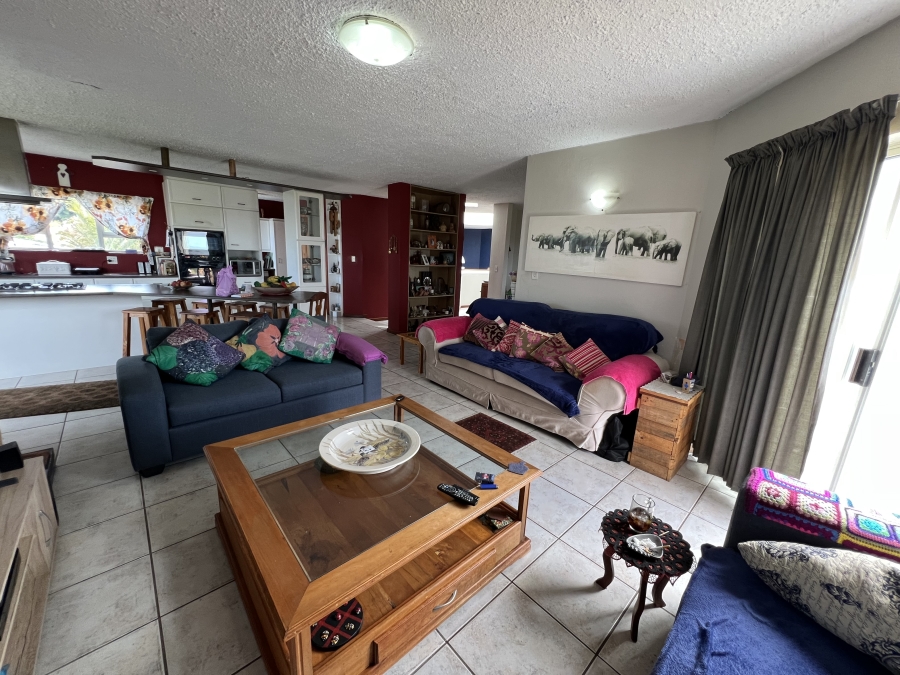 5 Bedroom Property for Sale in Wavecrest Eastern Cape